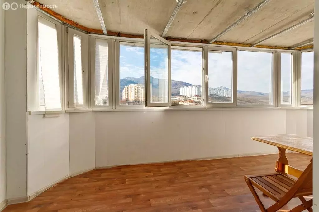 2-комнатная квартира: Алушта, Юбилейная улица, 38 (53.3 м) - Фото 1