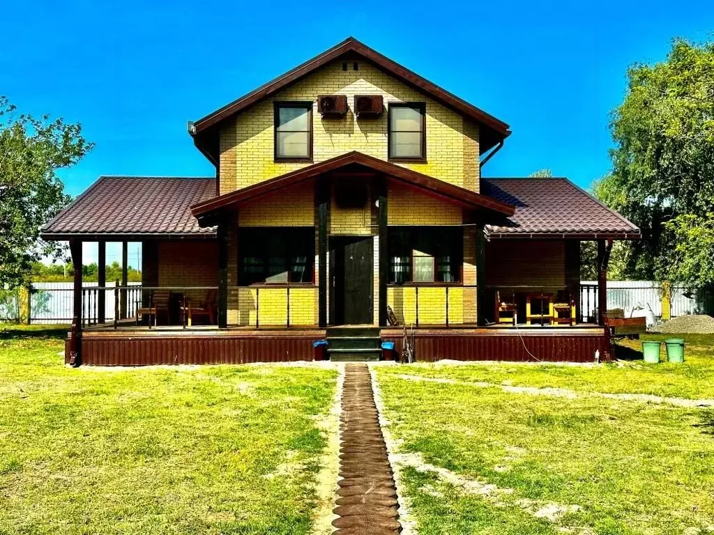 Дом в Астраханская область, Камызякский район, с. Караульное ул. ... - Фото 1