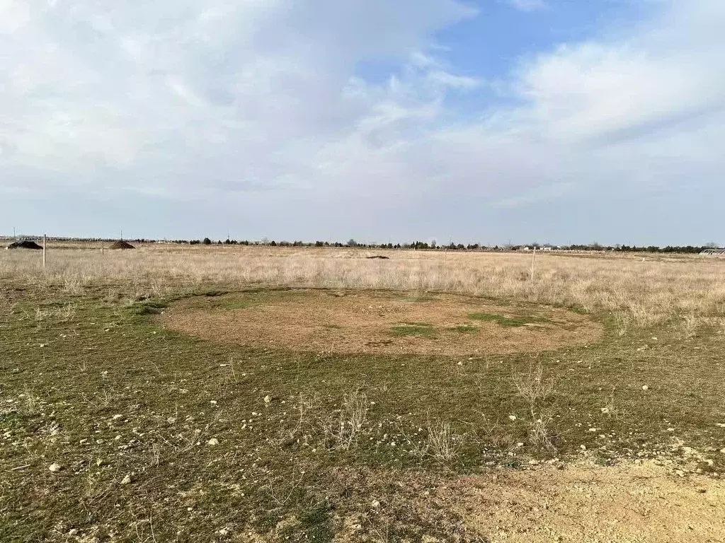 Участок в Крым, Сакский район, с. Уютное  (6.25 сот.) - Фото 0