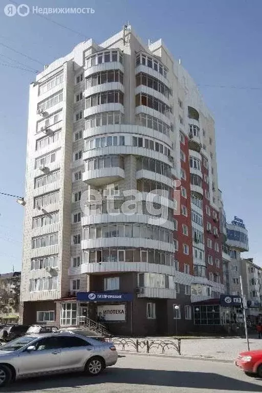 4-комнатная квартира: Тюмень, улица Республики, 86к1 (150 м) - Фото 0