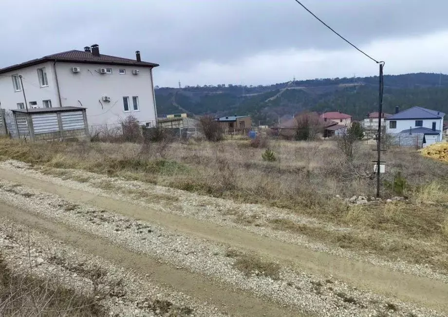 Участок в Крым, Симферопольский район, Добровское с/пос, с. Лозовое ... - Фото 1