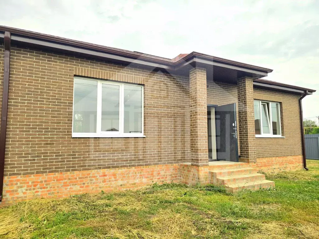 Дом в Ростовская область, Неклиновский район, Новобессергеневское ... - Фото 1