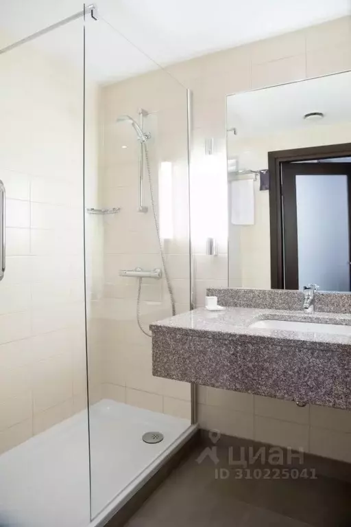 Комната Иркутская область, Иркутск ул. Чкалова, 15 (25.0 м) - Фото 1