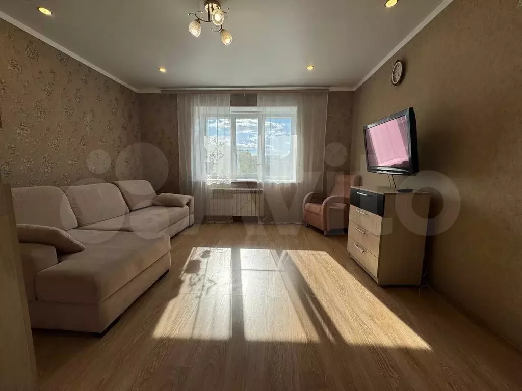 1-к. квартира, 39 м, 4/10 эт. - Фото 0