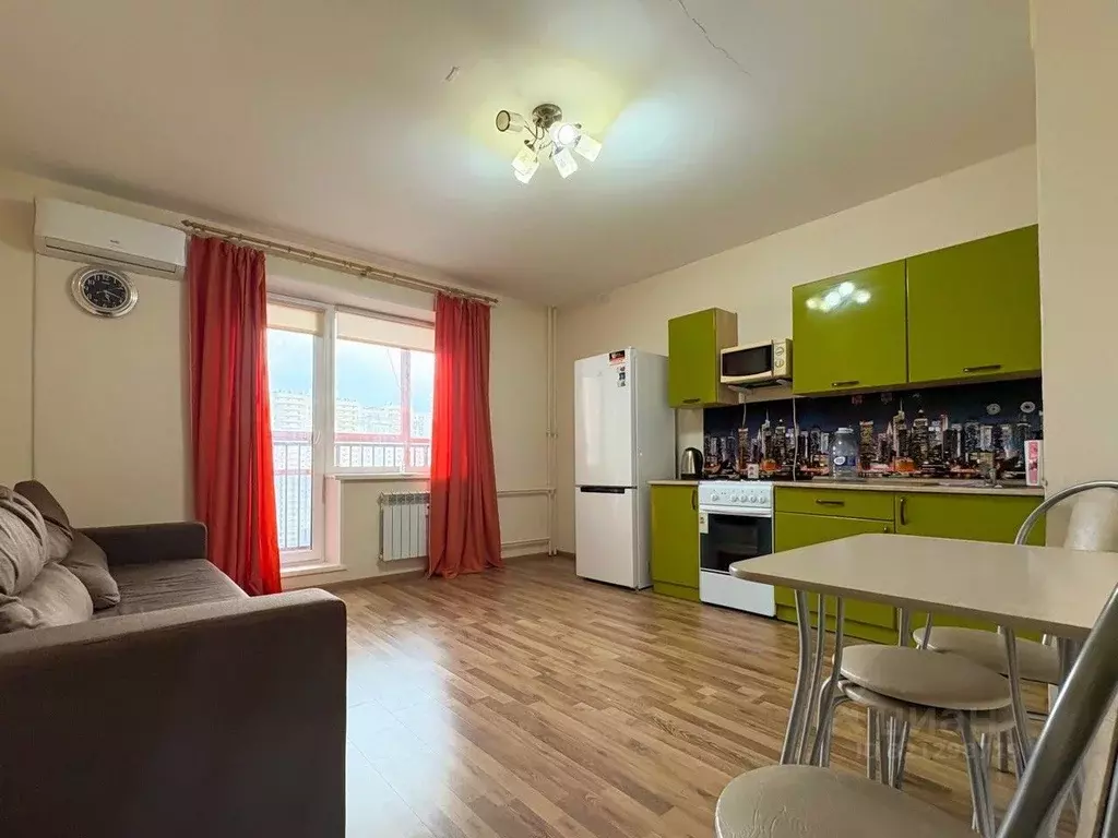 Студия Челябинская область, Челябинск ул. Братьев Кашириных, 131 (28.0 ... - Фото 0