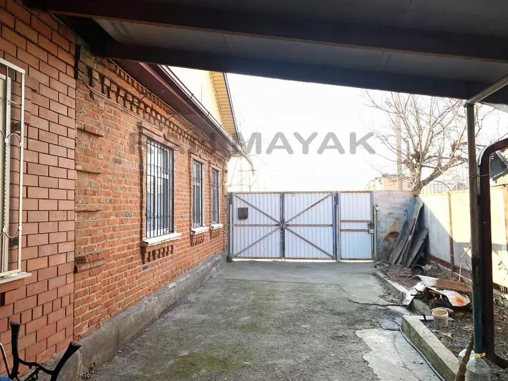 Дом в Адыгея, Майкоп ул. Ворошилова, 227/1541 (100 м) - Фото 1