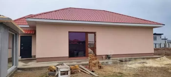 Дом в Крым, Сакский район, с. Уютное ул. Молодежная, 2 (100.0 м) - Фото 1