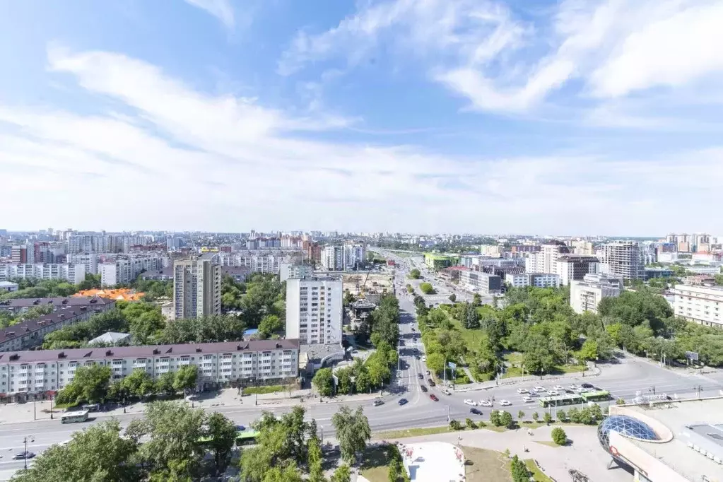 3-к кв. Тюменская область, Тюмень ул. Николая Машарова, 2 (110.1 м) - Фото 1