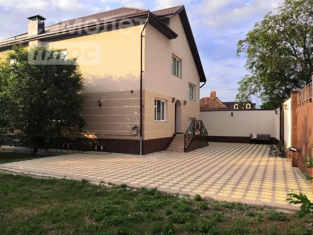 Дом в Кабардино-Балкария, Нальчик ул. Чкалова (350 м) - Фото 1