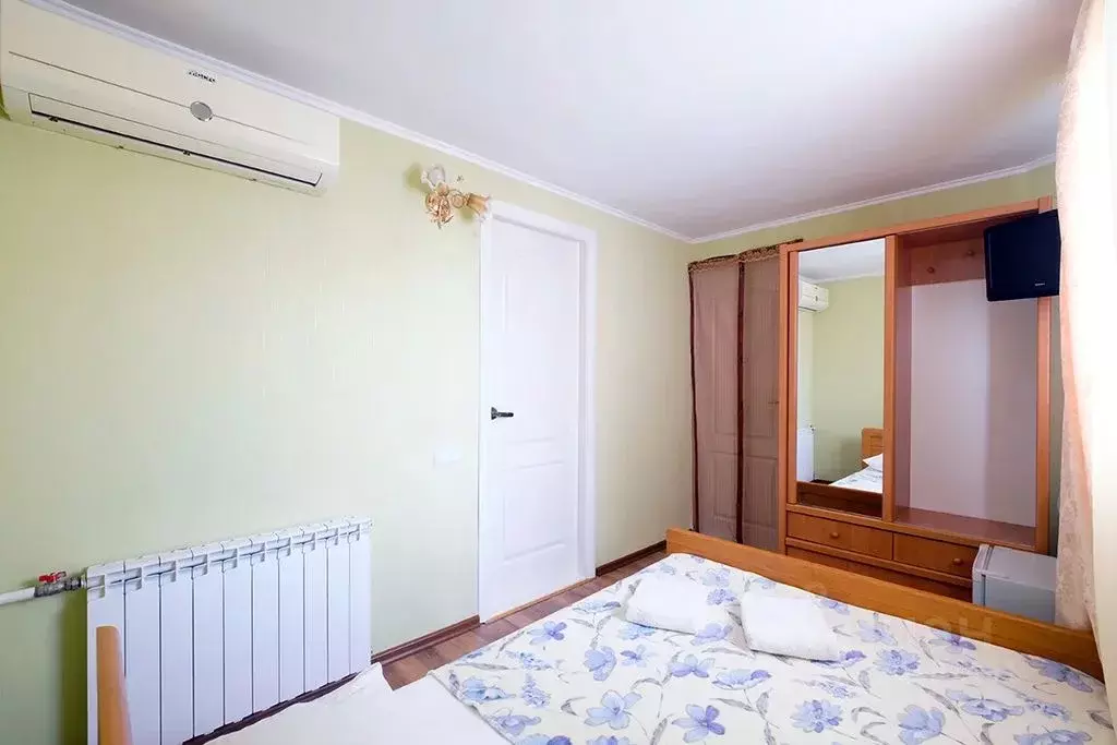 Комната Крым, Феодосия ул. 8 Марта, 22 - Фото 2