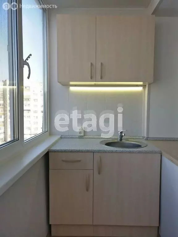 Квартира-студия: Тюмень, улица Республики, 243 (15.4 м) - Фото 1