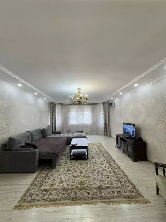2-к. квартира, 90 м, 4/10 эт. - Фото 0