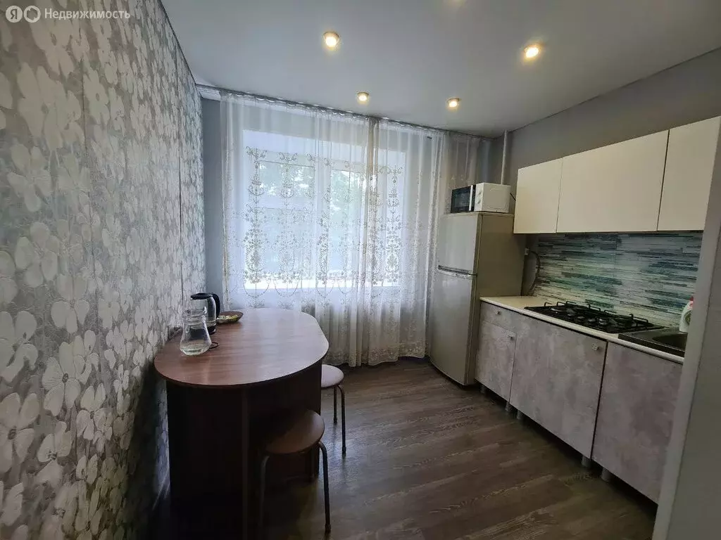 1-комнатная квартира: Комсомольск-на-Амуре, улица Аллея Труда, 40 (40 ... - Фото 1