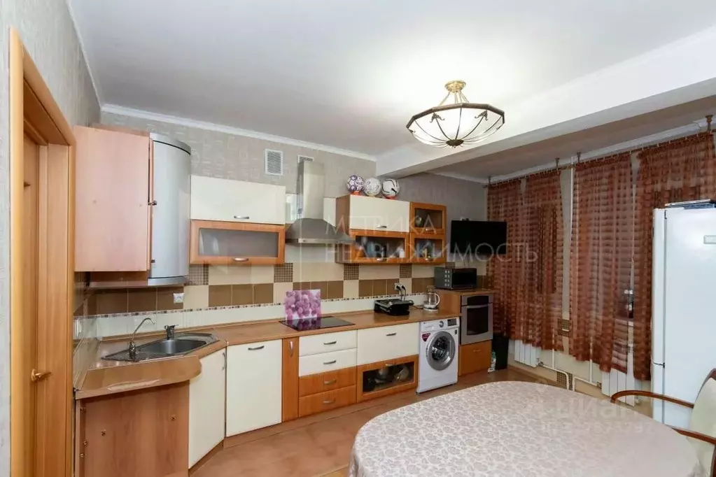 3-к кв. Тюменская область, Тюмень Паровозная ул., 9 (99.5 м) - Фото 0