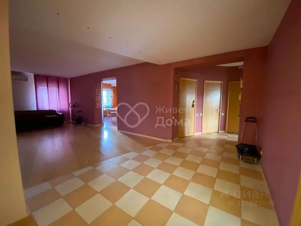 4-к кв. Волгоградская область, Волгоград ул. Огарева, 1 (145.9 м) - Фото 0