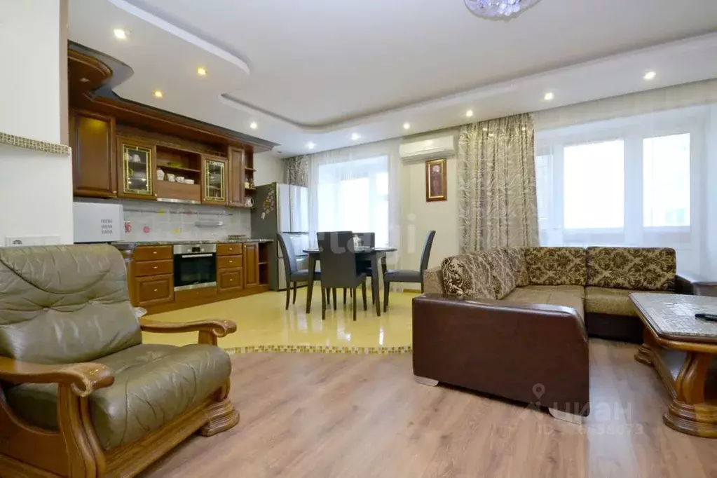 3-к кв. Саха (Якутия), Якутск ул. Орджоникидзе, 45/1 (88.0 м) - Фото 0