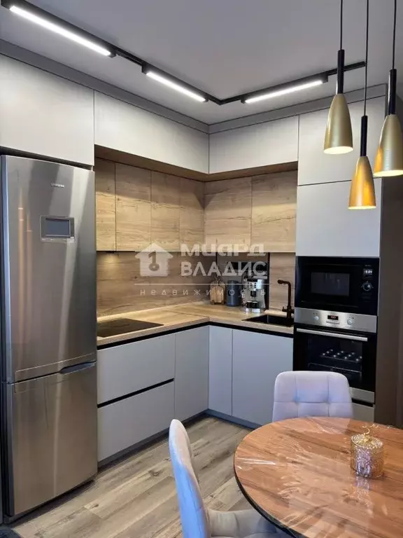 2-к кв. Омская область, Омск просп. Комарова, 17К3 (58.0 м) - Фото 1