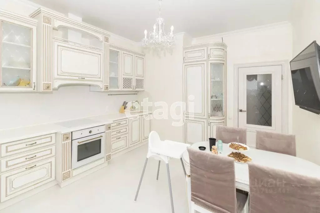 3-к кв. Тюменская область, Тюмень ул. Малыгина, 90 (147.2 м) - Фото 0