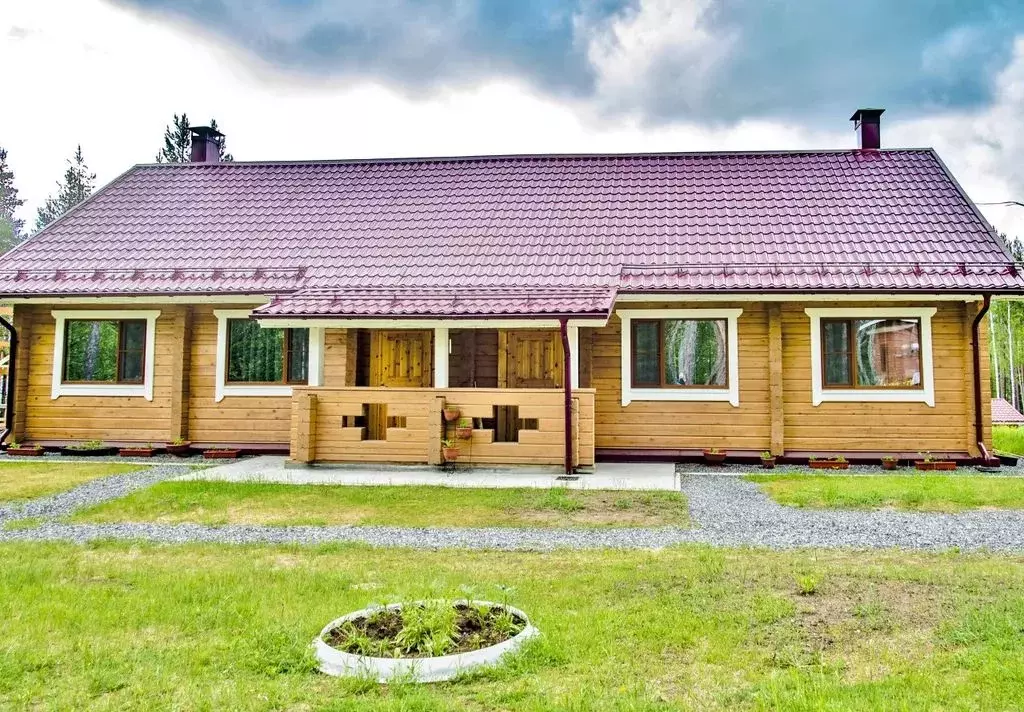 Дом в Карелия, Костомукшский городской округ, д. Вокнаволок ул. В. ... - Фото 0