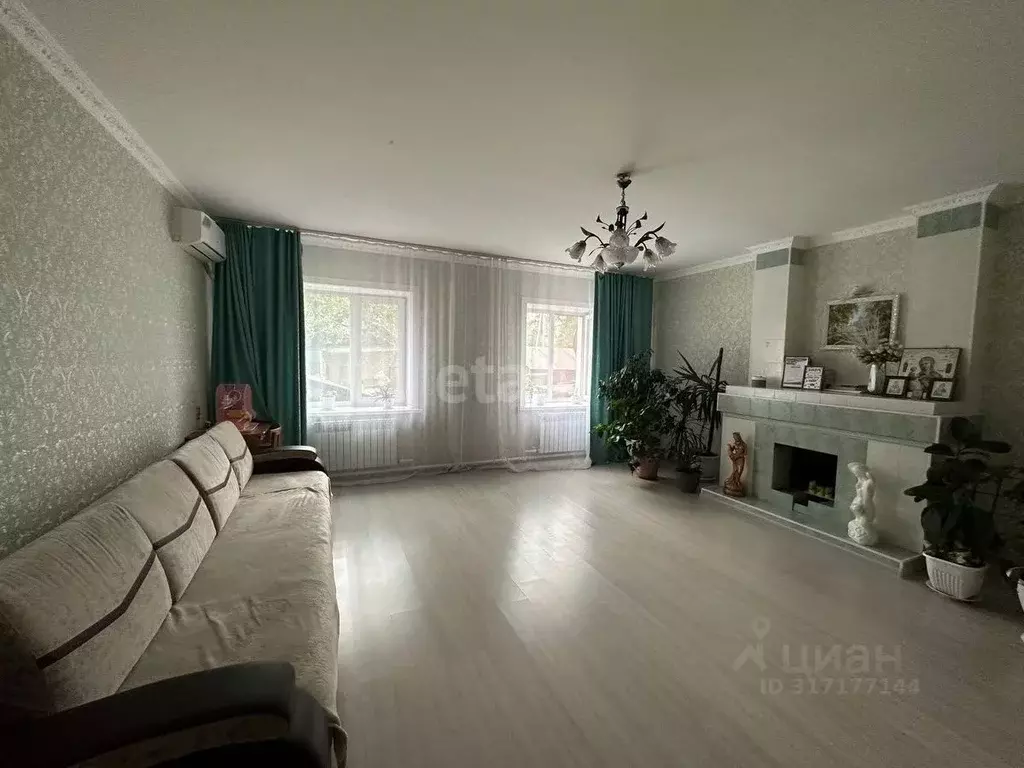 Дом в Амурская область, Белогорск Томский пер., 3 (199 м) - Фото 0