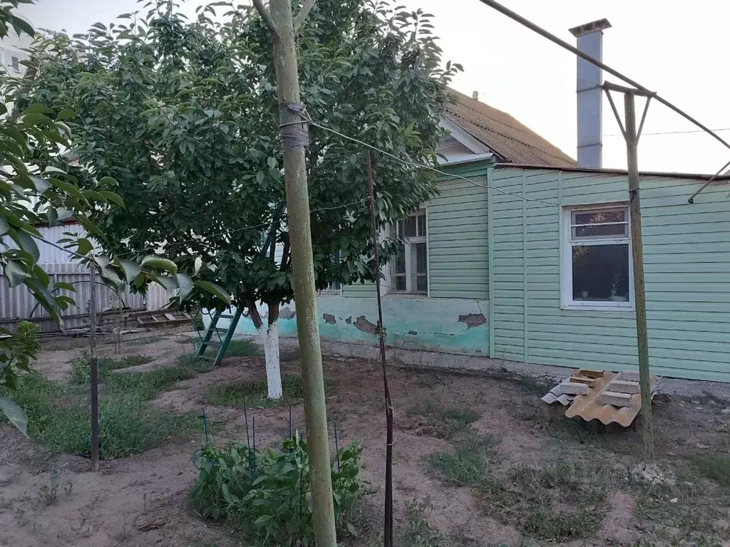 Дом в Астраханская область, Астрахань ул. Кулибина, 33 (75 м) - Фото 1