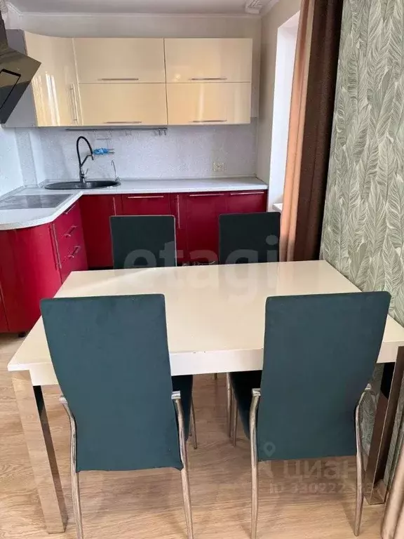 3-к кв. Тюменская область, Тюмень ул. Прокопия Артамонова, 4 (78.0 м) - Фото 0