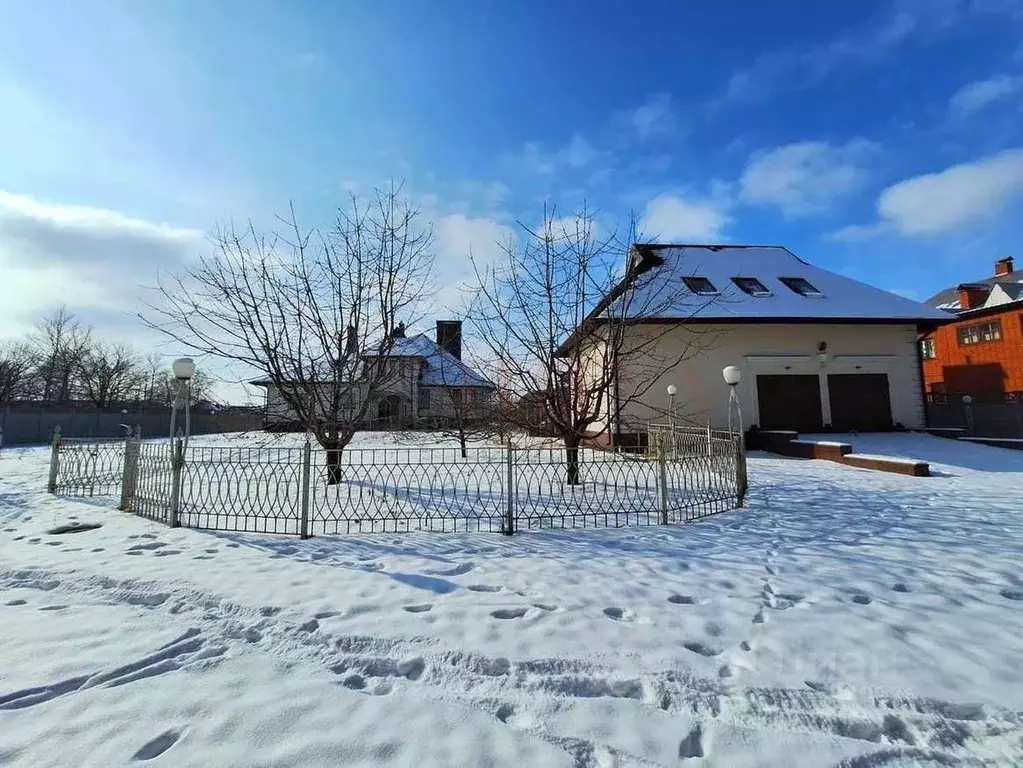 Коттедж в Белгородская область, Старооскольский городской округ, с. ... - Фото 1