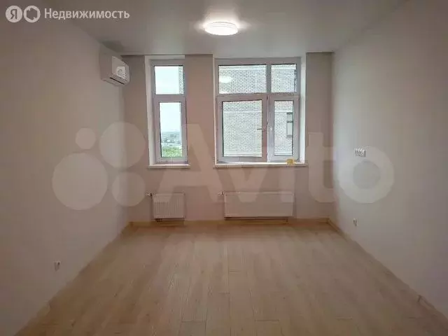 1-комнатная квартира: Тюмень, улица Тимофея Чаркова, 91 (38 м) - Фото 0