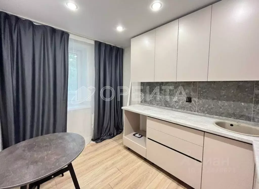 1-к кв. Тюменская область, Тюмень ул. Александра Матросова, 1 (35.5 м) - Фото 2