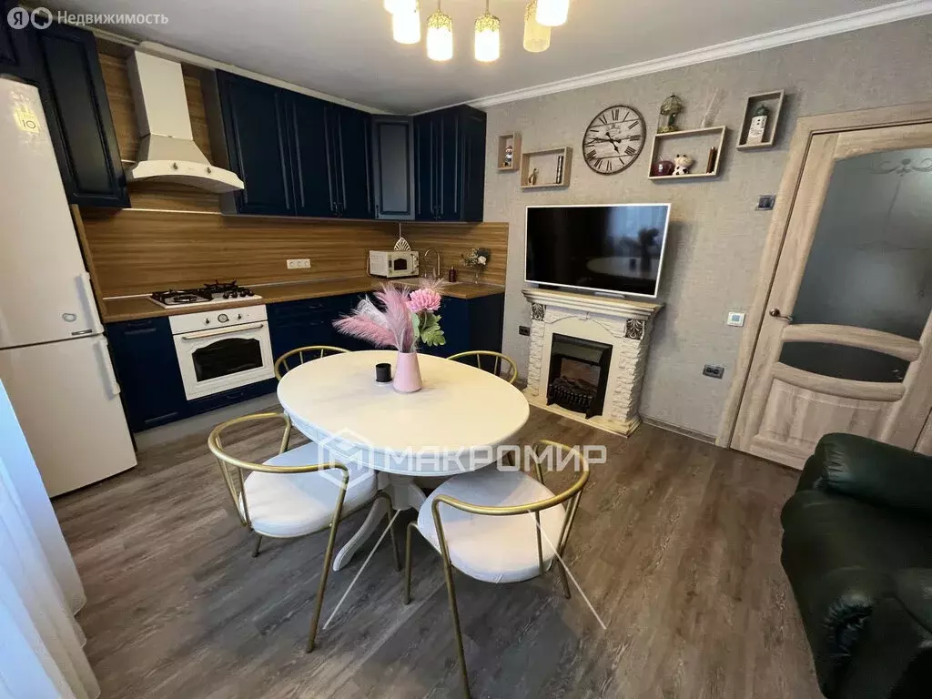 3-комнатная квартира: Кировск, Молодёжная улица, 7к1 (71.4 м) - Фото 0