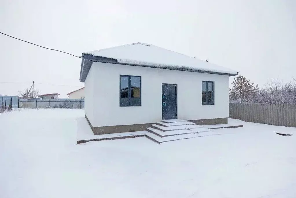 Дом в Оренбургская область, Сакмарский район, Татаро-Каргалинский ... - Фото 0