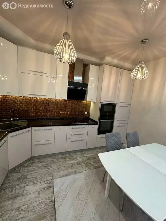 3-комнатная квартира: Краснодар, Баварская улица, 8 (73.6 м) - Фото 1