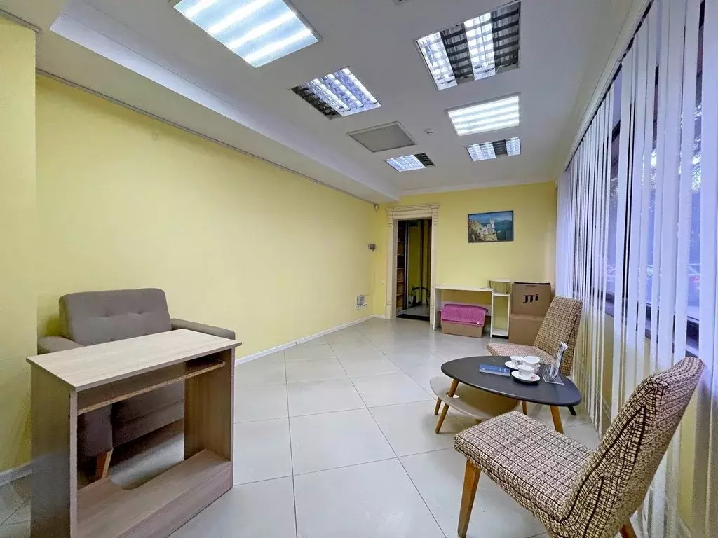 Торговая площадь в Крым, Ялта ул. Киевская, 22 (50 м) - Фото 2