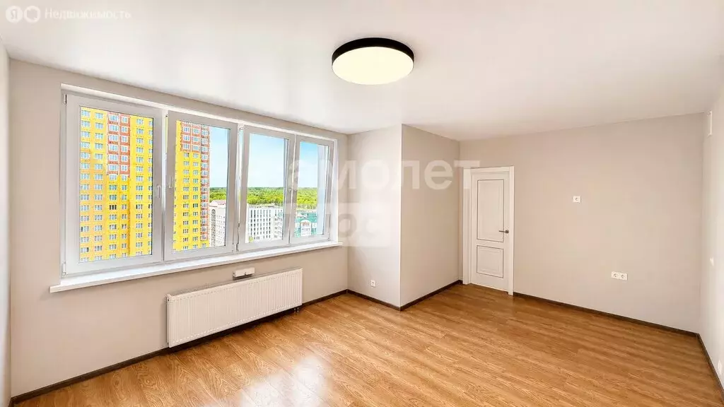3-комнатная квартира: Уфа, улица Сержанта Пашкова, 5 (56 м) - Фото 1