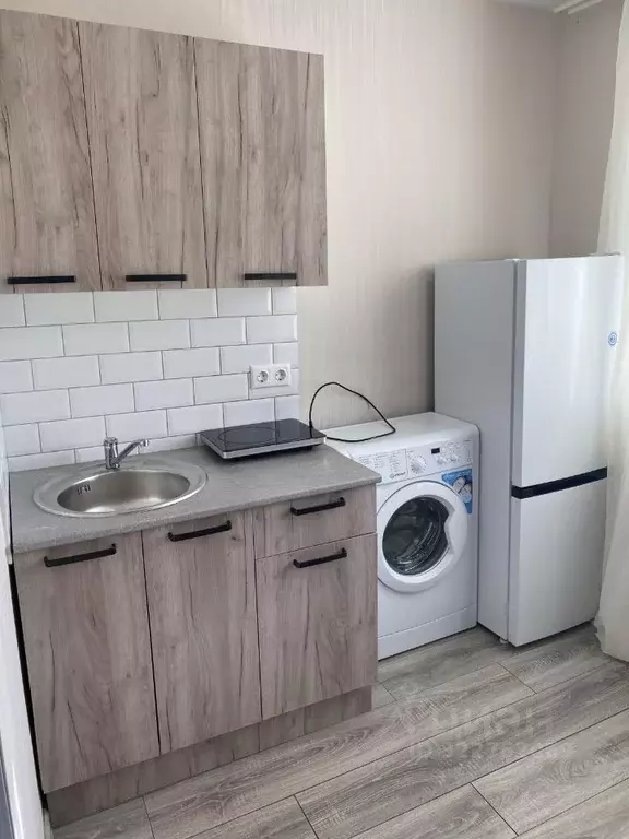 1-к кв. Татарстан, Казань ул. Химиков, 3 (13.7 м) - Фото 0