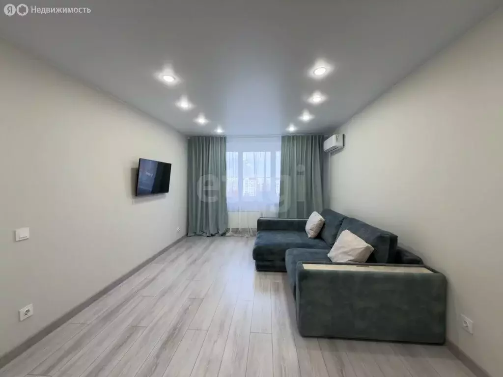 2-комнатная квартира: Тюмень, улица Федюнинского, 56 (57 м) - Фото 1