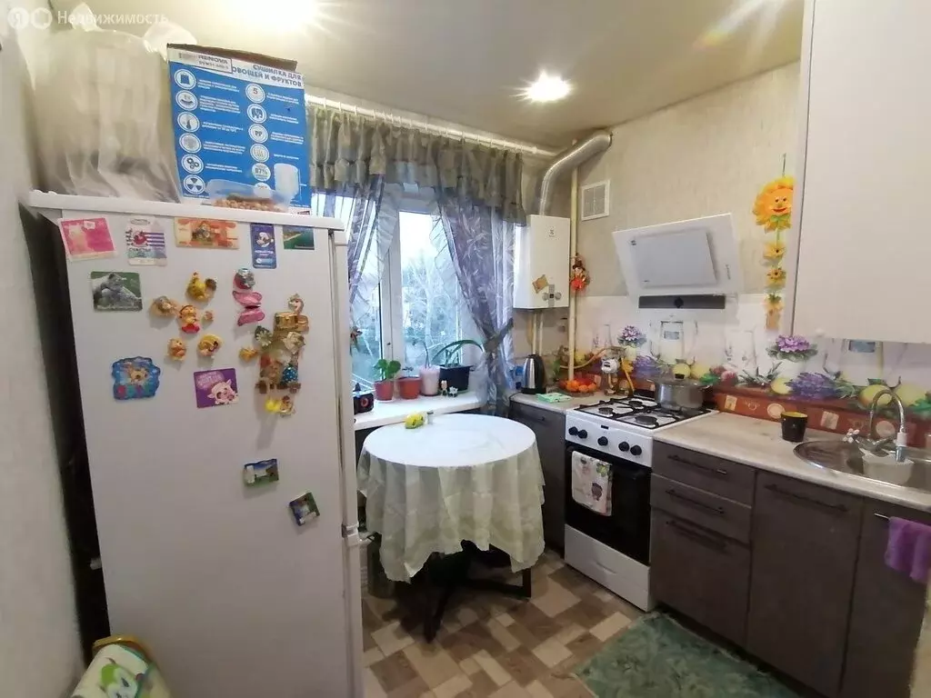 3-комнатная квартира: Чебаркуль, улица 9 Мая, 20 (55.7 м) - Фото 1