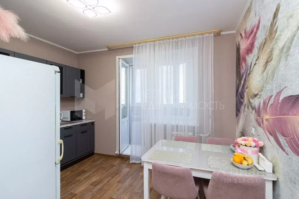 1-к кв. Тюменская область, Тюмень ул. Андрея Бушуева, 4к1 (42.3 м) - Фото 0