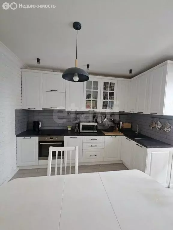 3-комнатная квартира: Оренбург, улица Поляничко, 8 (81.9 м) - Фото 1