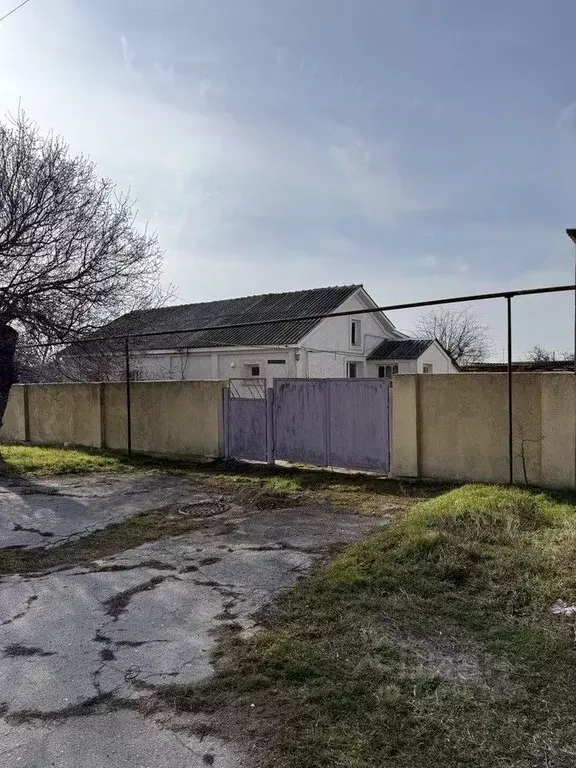 Дом в Крым, Черноморский район, с. Межводное ул. 30 лет Победы, 40 (98 ... - Фото 0