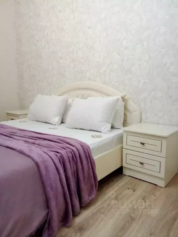 2-к кв. Кабардино-Балкария, Нальчик ул. Тлостанова, 32Д (80.0 м) - Фото 0