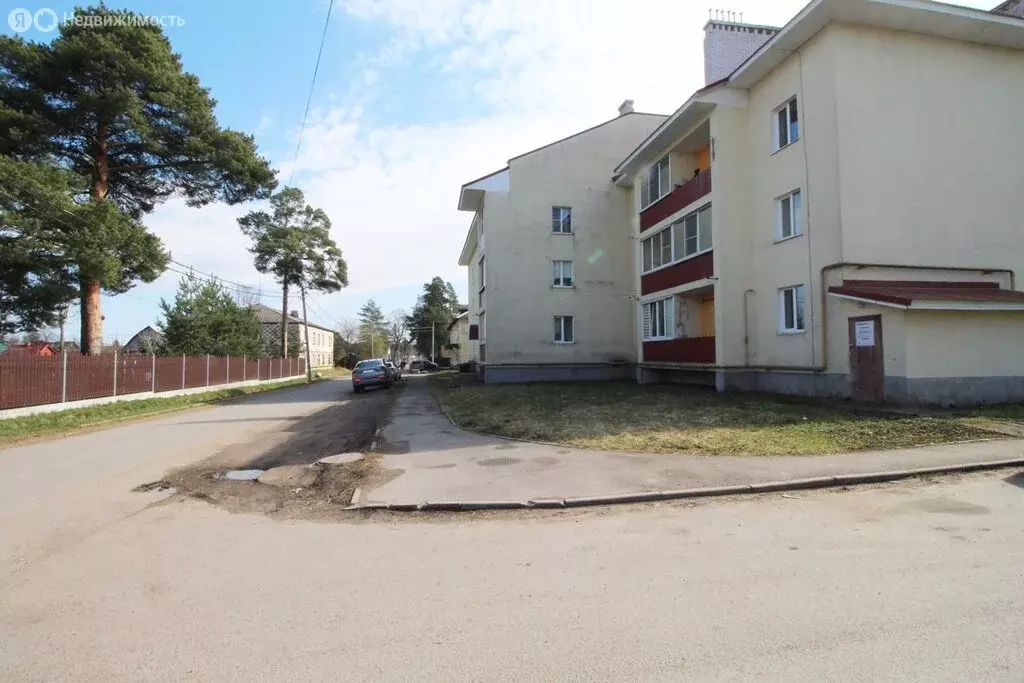 2-комнатная квартира: городской посёлок Тайцы, улица Калинина, 73А ... - Фото 1