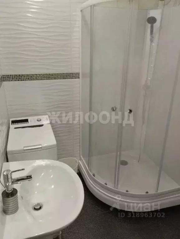 2-к кв. Новосибирская область, Новосибирский район, Краснообск рп 113 ... - Фото 0
