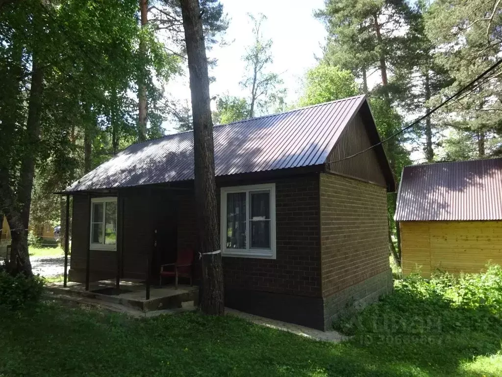 Дом в Карачаево-Черкесия, Зеленчукский район, с. Архыз  (100 м) - Фото 0