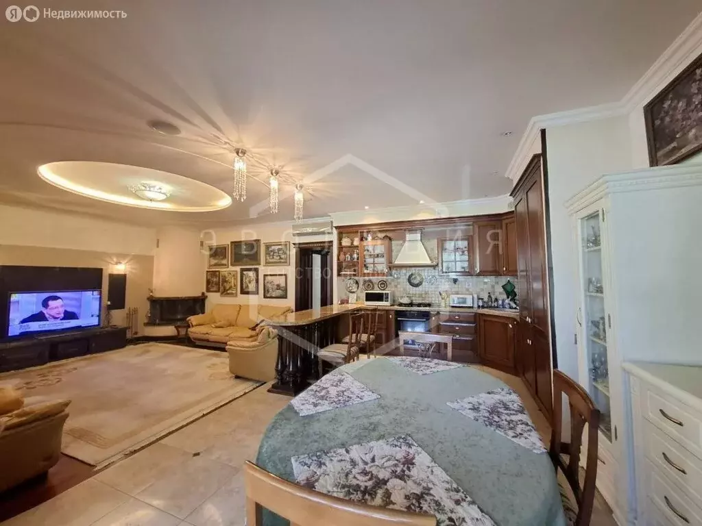 3-комнатная квартира: Калининград, Верхнеозёрная улица, 32А (160 м) - Фото 0