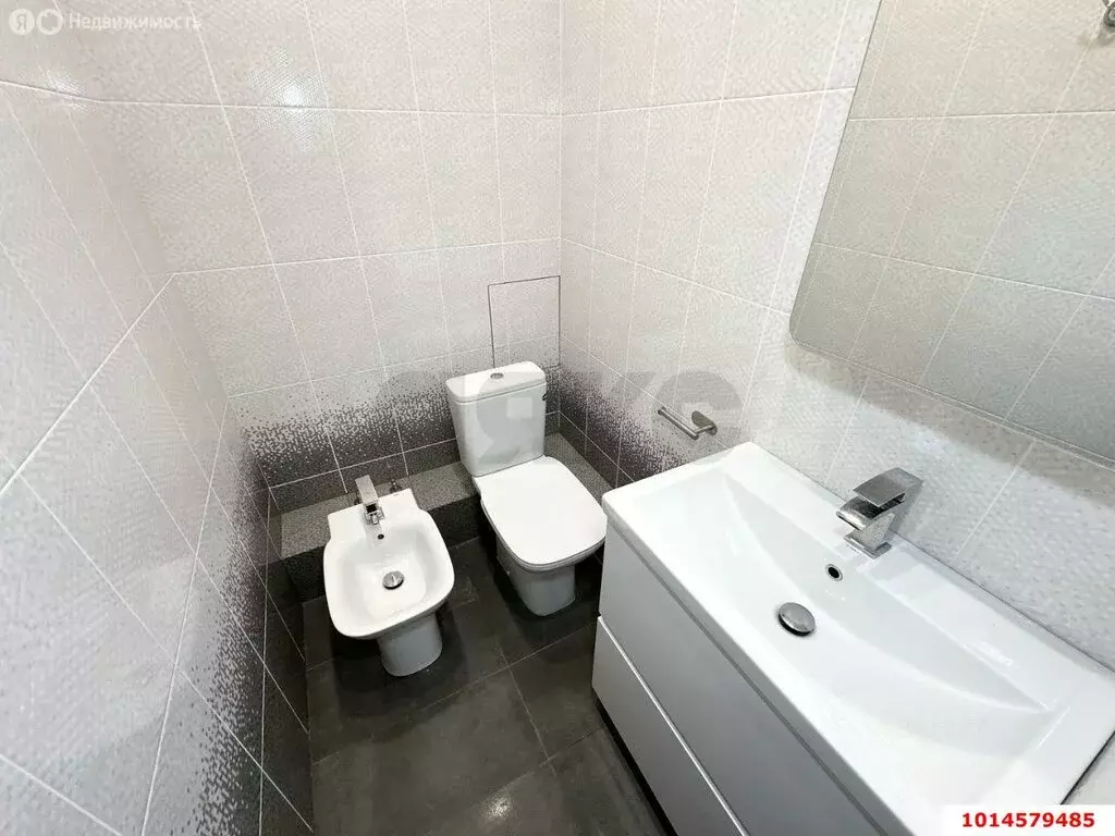 3-комнатная квартира: Краснодар, Морская улица, 49 (76 м) - Фото 0