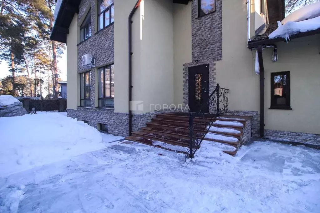 Дом в Алтайский край, Барнаул тракт Змеиногорский, 73Б (340 м) - Фото 1