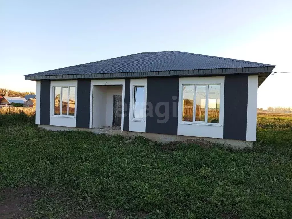 Дом в Башкортостан, Стерлитамакский район, с. Айгулево ул. Центральная ... - Фото 2