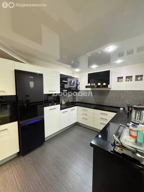 3-комнатная квартира: Екатеринбург, Авиационная улица, 65к1 (107.3 м) - Фото 1