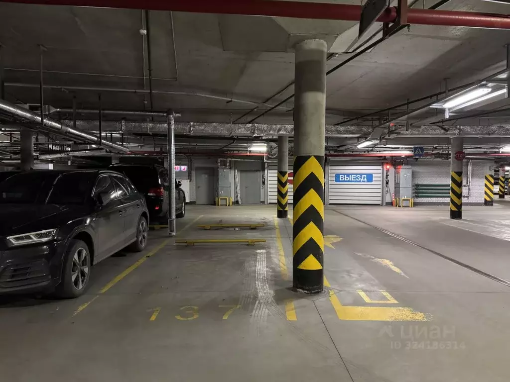 Гараж в Санкт-Петербург Ушаковская наб., 3к2 (13 м) - Фото 1